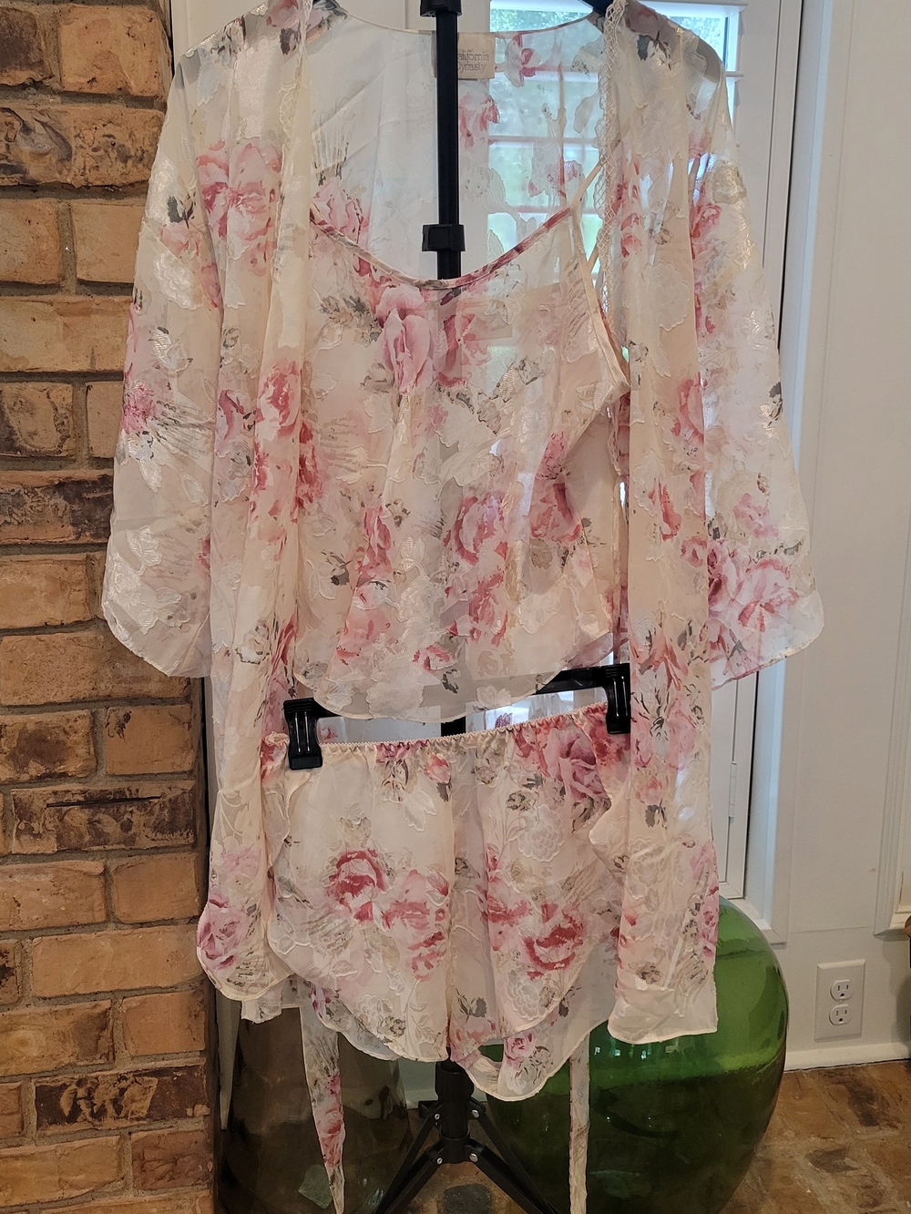 Vintage Floral Lace Camisole Set with Sheer Kimono - Cream & Pink